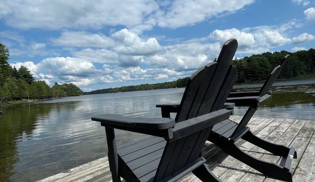 Lost Loft - NEW Waterfront Tiny Cottage. Sleeps 2, off-grid, quiet lake!