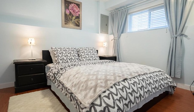 Lovely 1BR Secondary suite with Separate entrance