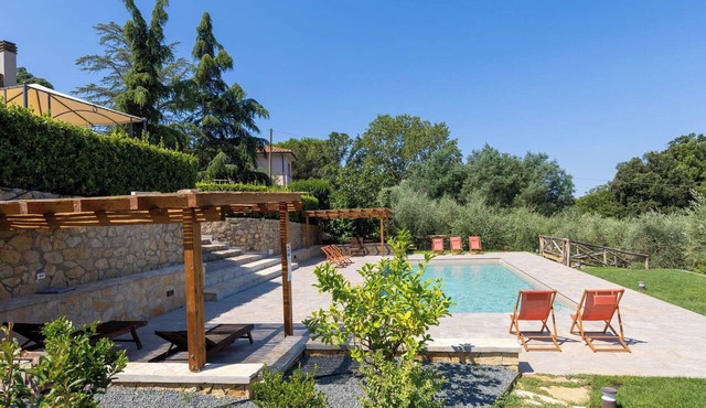 Lovely apartment for 12 people with A/C, WIFI, pool, TV, patio and pets allowed