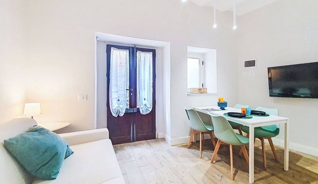 Lovely apartment for 2 people with A/C, WIFI, TV and balcony