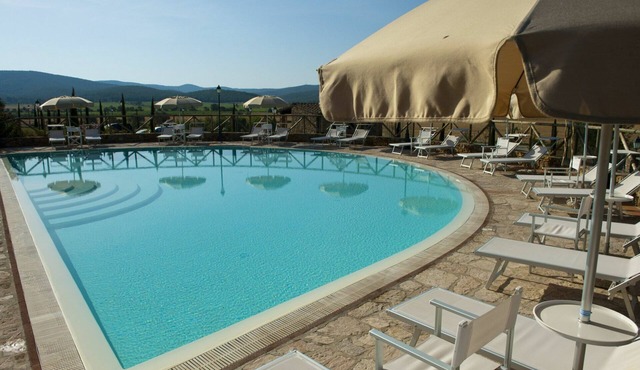 Lovely apartment for 5 guests with A/C, pool, TV and panoramic view