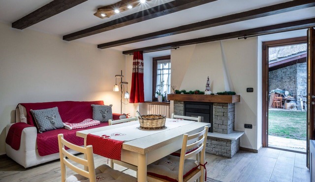 Lovely apartment for 4 guests with WIFI, private pool, TV and balcony