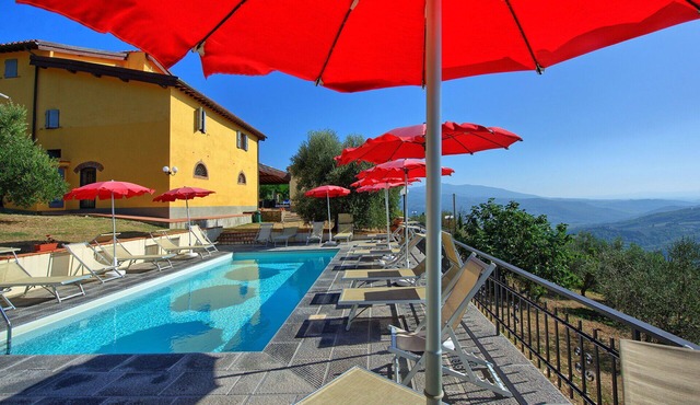 Lovely apartment in villa for 4 guests with A/C, WIFI, pool, TV, patio and pets allowed