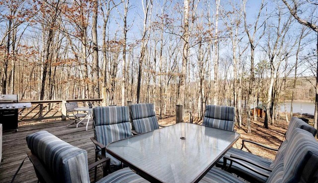 Lustrous Lakefront Cabin Oasis near Lake Ferndale in West Virginia