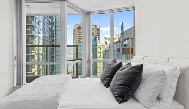 Luxurious 1BD Condo in Downtown Vancouver - Coal Harbor