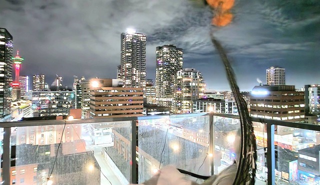 Luxurious Condo w/Breathtaking Tower Views | Heart of Downtown