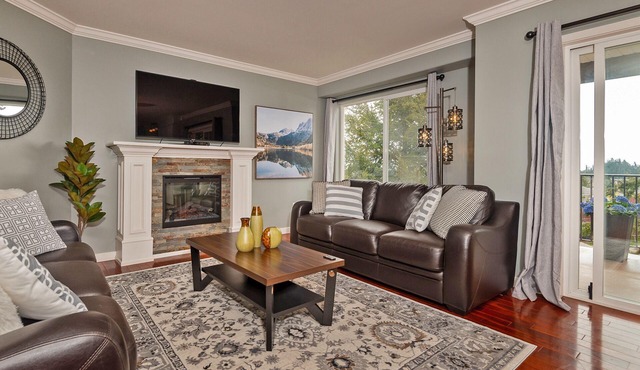 Luxurious Olympic View Suite 1400 Sq ft + Balcony