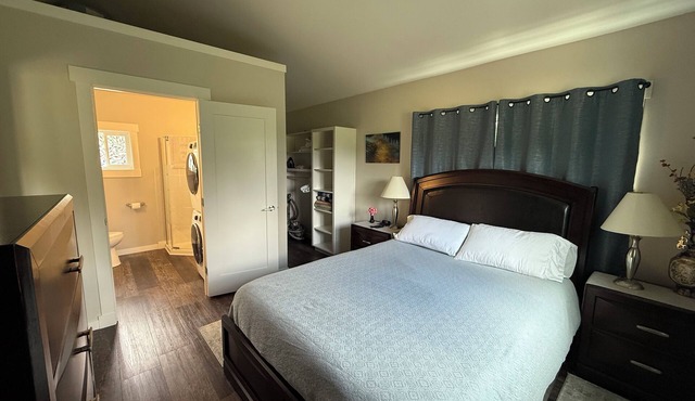 Luxurious private Atlin retreat w/hot tub under the stars, BBQ and fire pit!