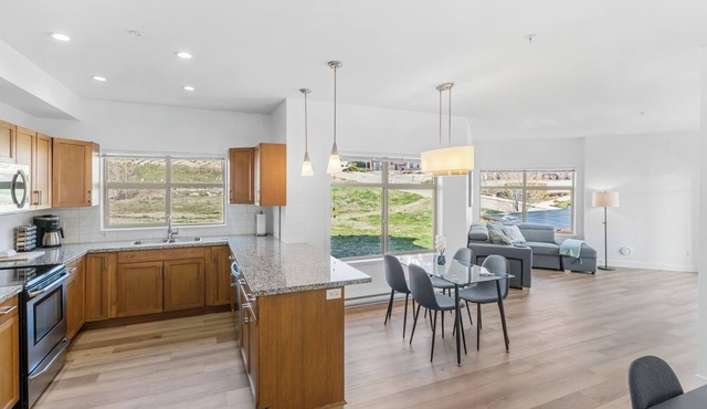Luxury 2-Bedroom Condo with Lake & Mountain Views