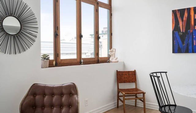 Luxury 2 Floor Apt Heart of Old MTL | St Paul St |