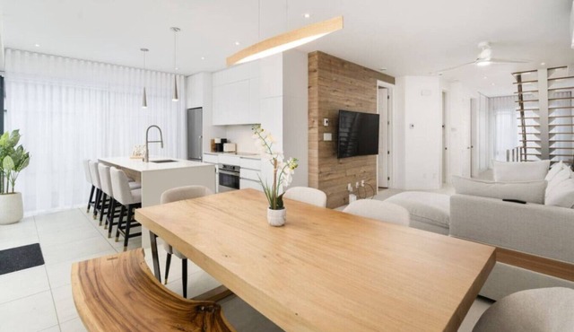Luxury 2BR Condo w/Rooftop Jacuzzi & Water Views