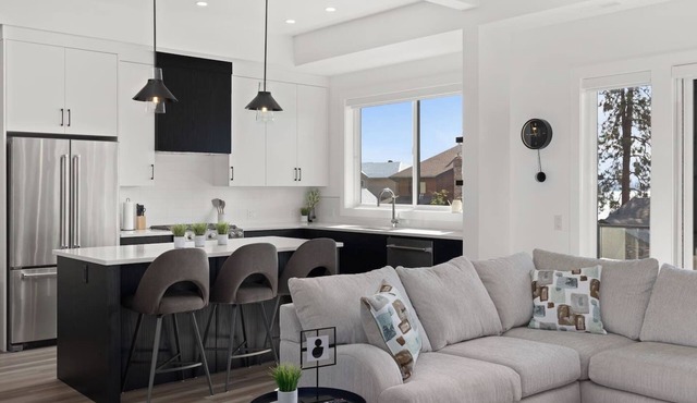 Luxury 4-bed, 3.5-bath home in Shelter Bay, West K, rooftop deck with hot tub.