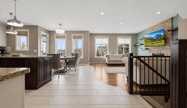 Luxury 4BR and 3,5 Bath in Beautiful Neighborhood