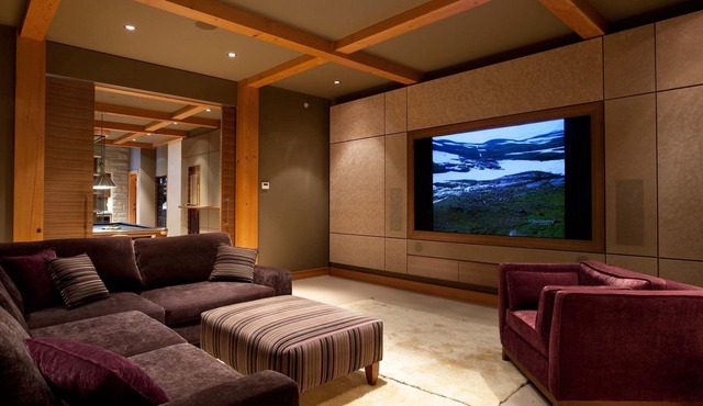 Luxury chalet w/pool, AC & media