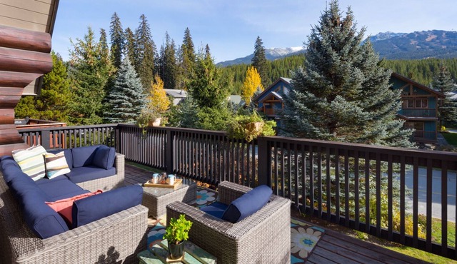 Luxury Chalet with Mountain Views Near Ski Lifts, Beside Bike Trails on Creek