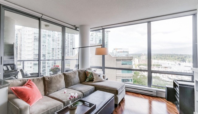 Luxury Coal Harbour 2 bed 2 bath w/Stunning Views