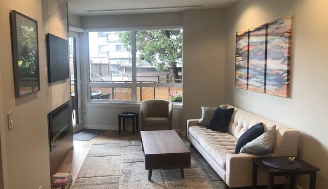 Luxury Condo - Easy Walk to Downtown, Ocean & Attractions