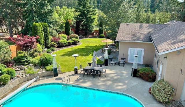 Luxury Executive Home with Pool & Hot Tub Near Wineries, Hiking, KVR & Golf