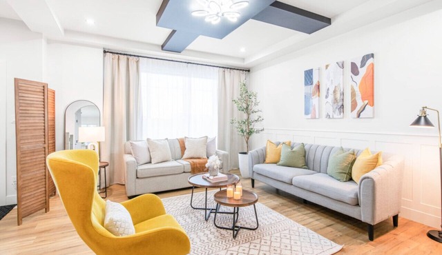 Luxury Family Home | Sleeps 10 | King Bed