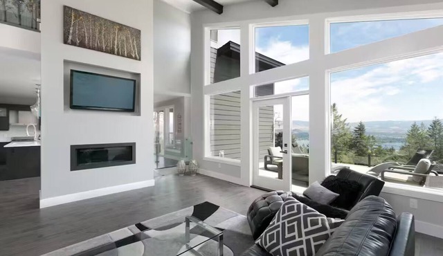 Luxury Home With a View!
