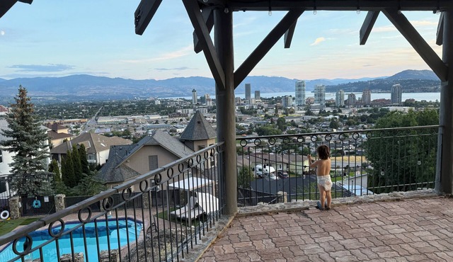 Luxury Knox Mountain Retreat Overlooking Downtown Kelowna And Okanagan Lake