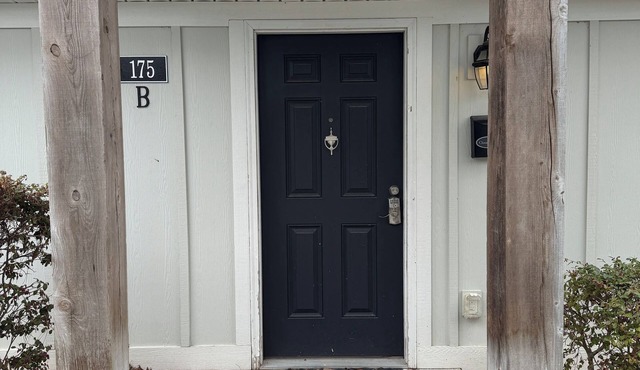 Luxury Lodging, Lakefront View, Queen Bed w/Private Bath, Private Patio.