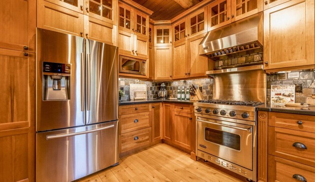 Luxury Log Chalet | Pool + Private HotTub | Ski In/Out | Overlooking Greywolf GC