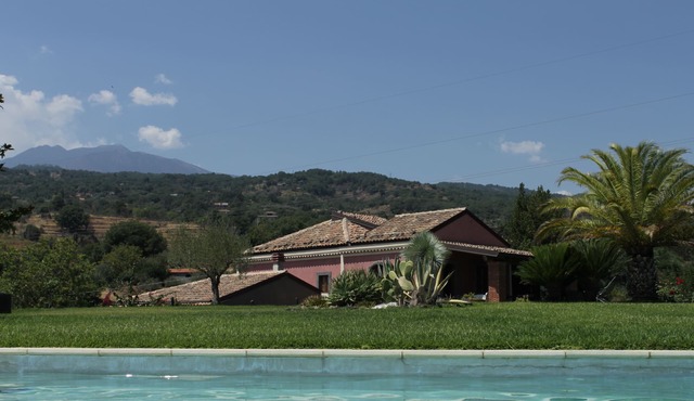 LUXURY MILLSTONE, INFINITY POOL