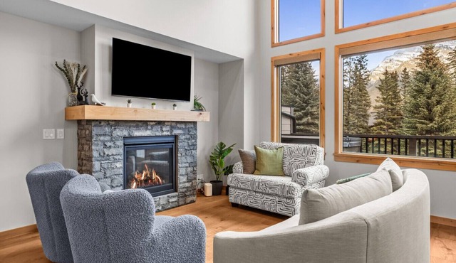 Luxury Modern Mountain Lodge in Spring Creek, Canmore