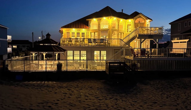 Luxury Multi-Level Oceanfront- Salt Water POOL- Heated Option &SPA, PET Friendly