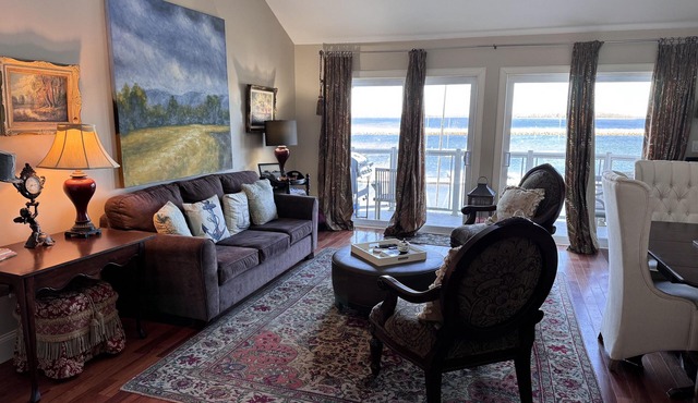 Luxury Oceanfront Retreat in Chester close to Mahone Bay, Lunenburg,