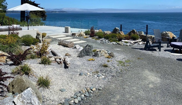 Luxury Oceanfront House - The Cove at Otter Point, Sooke