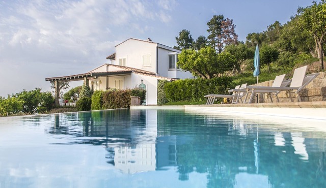 Luxury villa in the hills 10 minutes from the sea of ​the head of Orlando