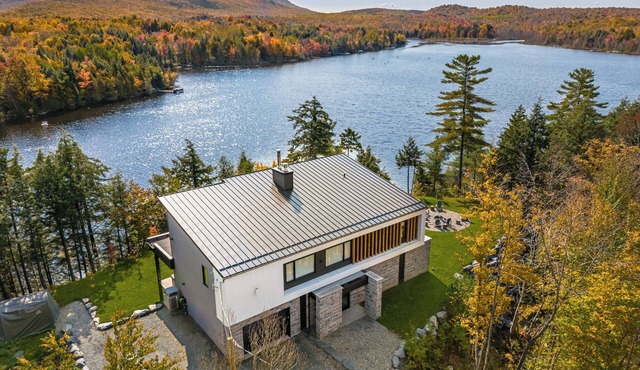 LUXURY WATERFRONT CHALET