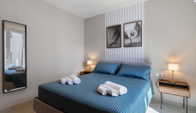 'Maestrale' Apartment with Balcony, Wi-Fi and Air Conditioning