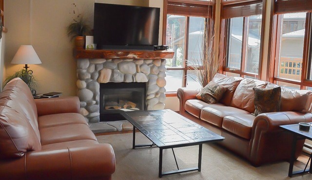 Magnificent Multi Level Townhouse | Ski-in & Ski-out | Private Hot Tub