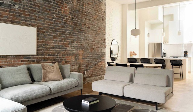 Maison Place Jacques-Cartier Luxury One-Bedroom Apartment Old Montreal Freestanding bath Full Kitchen Skylight Wi-Fi AC