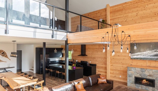 Mammoth Chalet - Luxury Retreat on Mount Washington. Hot tub & Sauna