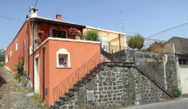 Mansion - Milo, typical sicilian house located in the Etna Park.... only a few kilometers from the touristic places. House with character
