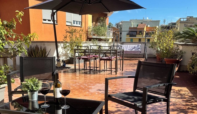 Mapi House, your home just steps from Metro B1