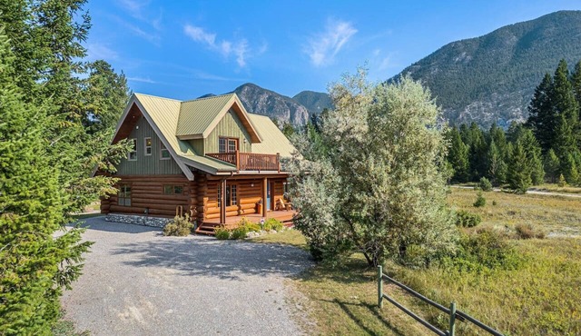 Maple & Moose | Hot Tub | Yard | Mountain Views