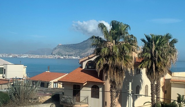 Marine- Ginestre Vista Panoramica. Fronte Spiaggia a 5 min dal Centro di Palermo