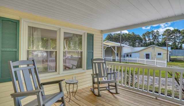 Marvelous Manning - 4Bdr + Game Room +Waterfront!
