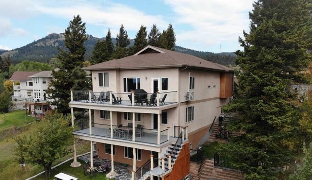 Massive Modern Mountain Escape - Hot Tub & Views