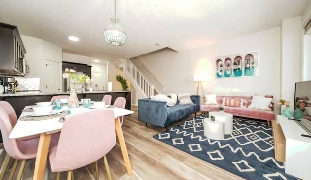 ☆Mediterranean Retreat☆King Bed★Fireplace★Garage