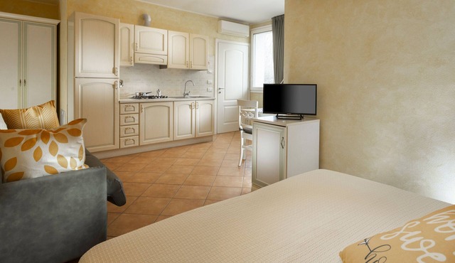 Mimosa apartment in a farmhouse, with a park view