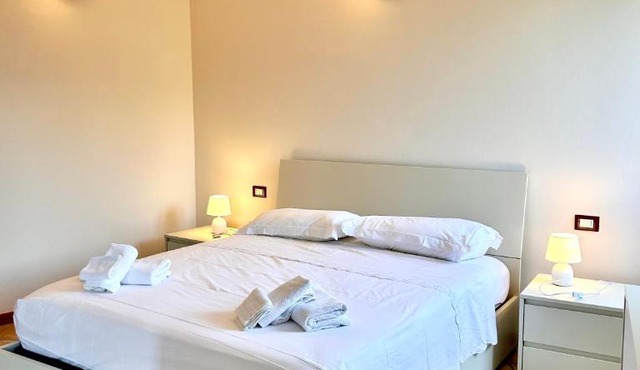 Miri house San Felice del Benaco centro storico vicino al porto di Portese e dal lago di Garda