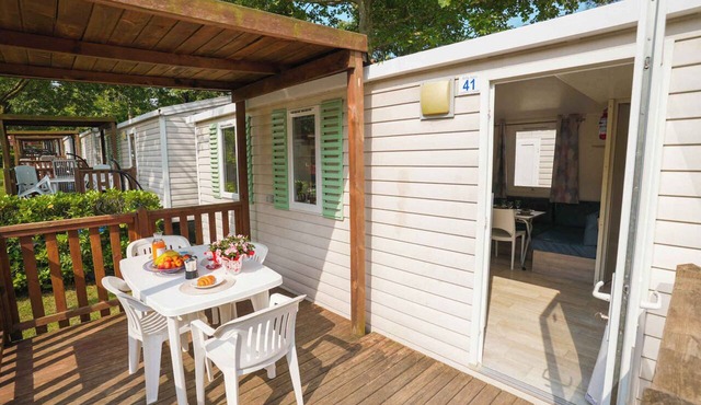 Mobilehome with air conditioning, terrace and pool