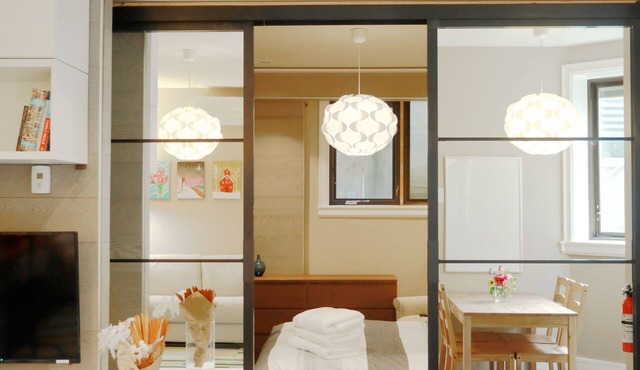 Modern 1 BedSuite in Kerrisdale access UBC DT YVR