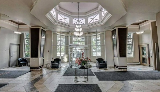 Modern 1BR DT Condo by Bow River & C-train w/Patio, Gym & underground parking